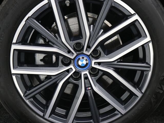 BMW 2-SERIE Active Tourer 225e xDrive / M-Sport / Harman Kardon / Groot glazen schuif-kanteldak / Elektr. wegklapbare Trekhaak / HUD Display / NL auto / Historie bekend / Dealer onderhouden / Full Option /