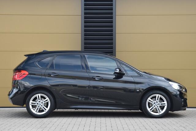 BMW 2-SERIE Active Tourer 218i High Executive * M Sportpakket * Stoelverwarming * Keyless entry * Head-up *