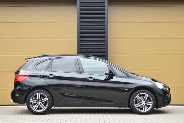 BMW 2-SERIE Active Tourer 220i High Executive * Sport line * Head-up * Panorama dak * Harman Kardon * LED *