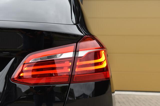 BMW 2-SERIE Active Tourer 220i High Executive * Sport line * Head-up * Panorama dak * Harman Kardon * LED *