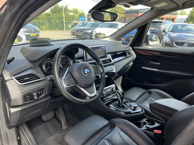 BMW 2-SERIE Active Tourer 220i High Executive | Head-up | Navi | Camera | Leer