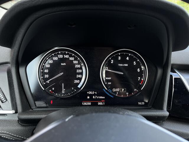 BMW 2-SERIE Active Tourer 220i High Executive | Head-up | Navi | Camera | Leer