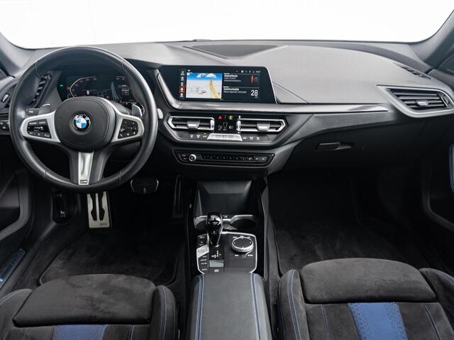 BMW 2-SERIE Gran Coupé 220i | Model M Sport | Achteruitrijcamera | Glazen panoramadak | M sportstoelen voor | Harman Kardon | 19 inch