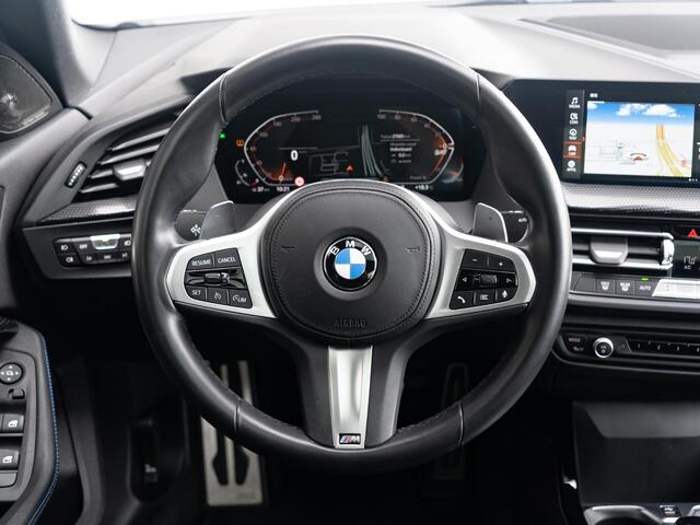 BMW 2-SERIE Gran Coupé 220i | Model M Sport | Achteruitrijcamera | Glazen panoramadak | M sportstoelen voor | Harman Kardon | 19 inch