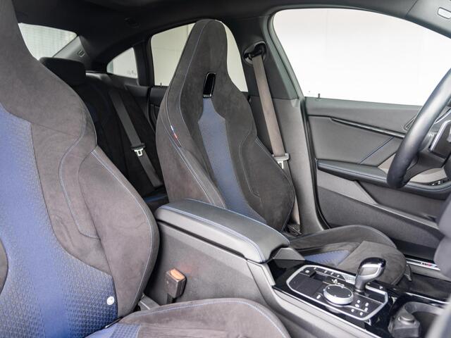 BMW 2-SERIE Gran Coupé 220i | Model M Sport | Achteruitrijcamera | Glazen panoramadak | M sportstoelen voor | Harman Kardon | 19 inch
