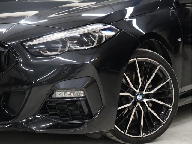 BMW 2-SERIE Gran Coupé 218i M Sport [SCHUIFKANTELDAK, M PAKKET, SFEERVERLICHTING, CAMERA, PDC V+A, APPLE CARPLAY, ANDROID, STUURVERWARMING, CRUISE CONTROL, NIEUWSTAAT]