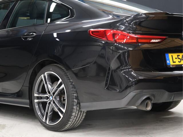 BMW 2-SERIE Gran Coupé 218i M Sport [LED, DAB, LIVE COCKPIT, SFEERVERLICHTING, CAMERA, PDC V+A, APPLE CARPLAY, ANDROID, M PAKKET, CRUISE CONTROL, NIEUWSTAAT]