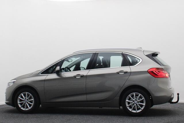 BMW 2-SERIE Active Tourer 218i Centennial High Executive Leer, LED, Head-Up, Navigatie, Stoelverwarming, Afn. Trekhaak