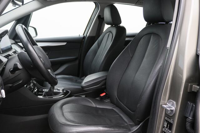 BMW 2-SERIE Active Tourer 218i Centennial High Executive Leer, LED, Head-Up, Navigatie, Stoelverwarming, Afn. Trekhaak