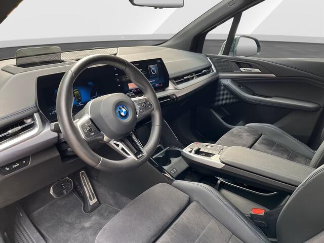 BMW 2-SERIE Active Tourer 230e xDrive M-SPORT ** LED, NAVI+, LEDER/ALC, PANORAMA, HuD, PRIVACY, 18-inch LMV - Ex BMW-AG - UNFALLFREI ** ** INFORMEER OOK NAAR ONZE AANTREKKELIJKE FINANCIAL-LEASE TARIEVEN **