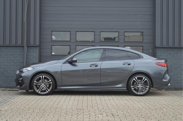 BMW 2-SERIE Gran Coupé 218i High Executive | M-PAKKET | CAMERA | CARPLAY | LED |