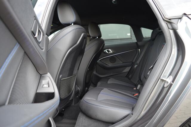 BMW 2-SERIE Gran Coupé 218i High Executive | M-PAKKET | CAMERA | CARPLAY | LED |