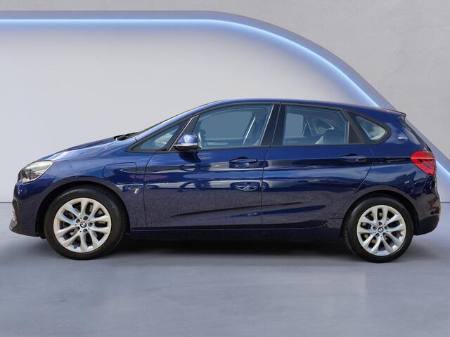 BMW 2-SERIE Active Tourer 225xe iPerformance /Apple Carplay/Parkeersens.V+A+CAM./Elektr. klep/Stoelverw./Cruise&Clima Contr.//Lendesteunen/17''LMV/(MET GARANTIE*)
