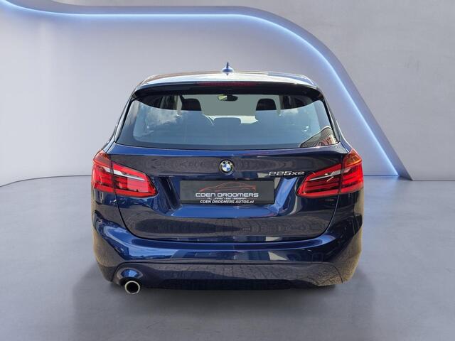 BMW 2-SERIE Active Tourer 225xe iPerformance /Apple Carplay/Parkeersens.V+A+CAM./Elektr. klep/Stoelverw./Cruise&Clima Contr.//Lendesteunen/17''LMV/(MET GARANTIE*)