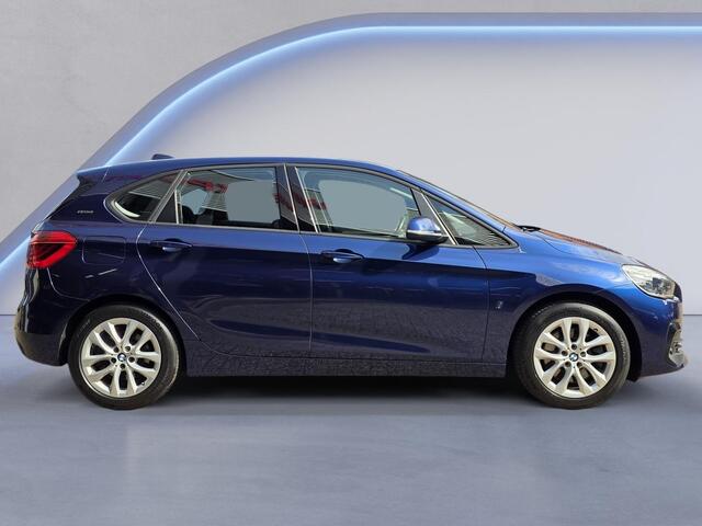 BMW 2-SERIE Active Tourer 225xe iPerformance /Apple Carplay/Parkeersens.V+A+CAM./Elektr. klep/Stoelverw./Cruise&Clima Contr.//Lendesteunen/17''LMV/(MET GARANTIE*)