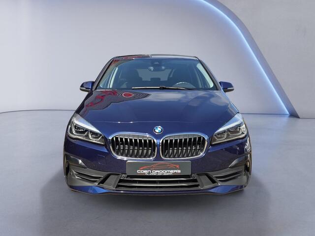 BMW 2-SERIE Active Tourer 225xe iPerformance /Apple Carplay/Parkeersens.V+A+CAM./Elektr. klep/Stoelverw./Cruise&Clima Contr.//Lendesteunen/17''LMV/(MET GARANTIE*)