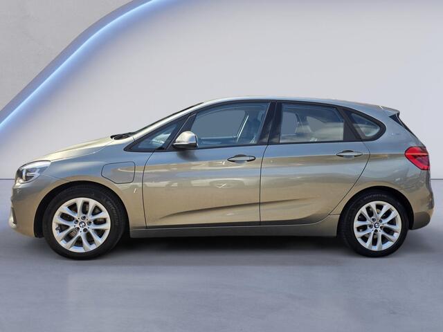 BMW 2-SERIE Active Tourer 225xe iPerformance /Apple Carplay/Elektr. klep/Parkeersens./Cruise&Clima Contr./Navi/17''LMV/(MET GARANTIE*)