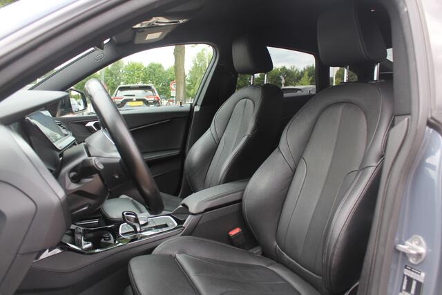 BMW 2-SERIE Gran Coupé 218i High Executive Ed. M Sport / Camera / Leder / Navigatie / 18'' / ACC / DAB / Virtual Cockpit / Stoelverwarming / Cruise Control