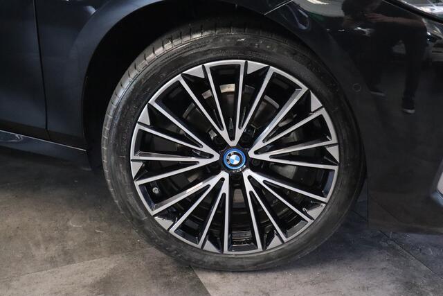 BMW 2-SERIE Active Tourer 225e xDrive M-Sport HUD Keyless Go/Start 360 camera LED