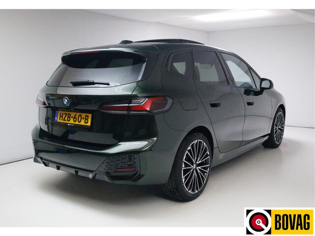 BMW 2-SERIE Active Tourer 218i M-sport | Panoramadak | Leer | Harman Kardon | Stoel- en stuurverwarming | HUD | Electrische klep 360 Camera, Assisted driving, Navigatie, Shadowline, Keyless, Helemaal, 19'' Individual. VOL!