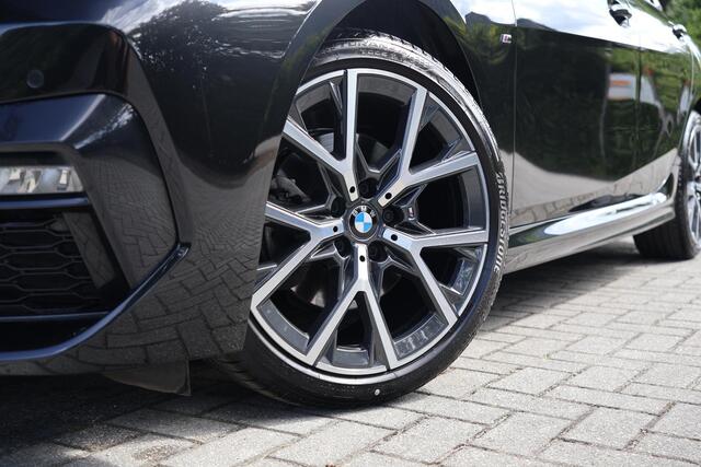 BMW 2-SERIE Gran Coupé 218i M Sport Edition M-Sportpakket, Adaptieve Cruise Control, Stuurwielverwarming, Sportstoelen, Parkeerhulpsysteem, DAB, Stoelverwarming, Shadowline, M-Sportbesturing, Grootlichtassistent, Live Cockpit,etc.