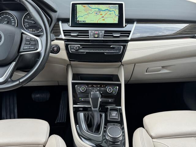 BMW 2-SERIE Active Tourer 220i High Executive Automaat/Trekaak/Leer.