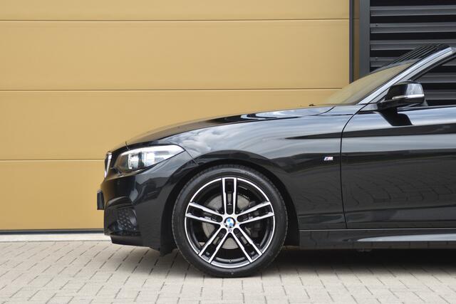 BMW 2-SERIE Cabrio 220i High Executive * M Sportpakket * Navigatie Professional * HIFI * Leder * Leder *