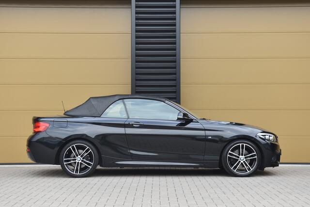 BMW 2-SERIE Cabrio 220i High Executive * M Sportpakket * Navigatie Professional * HIFI * Leder * Leder *