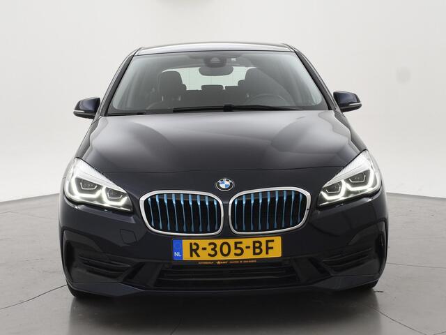 BMW 2-SERIE Active Tourer 225xe 224 PK XDRIVE PLUG-IN HYBRID + STOELVERWARMING / AFN. TREKHAAK / NAVIGATIE