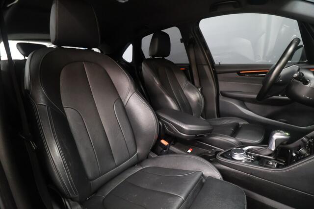 BMW 2-SERIE Active Tourer 225xe High Executive [HEAD-UP DISPLAY, CRUISE CONTROL, PDC ACHTER, BLUETOOTH TELEFOON, STOELVERWARMING, CLIMATE CONTROL, AUTOMATISCHE ACHTERKLEP, NAVIGATIE, NIEUWSTAAT]