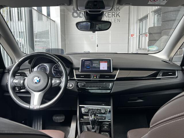 BMW 2-SERIE Active Tourer 218i High Executive | AUTOMAAT | HEAD-UP DISPLAY | LEDER | SCHUIF/KANTELDAK | NAVI XL | CAMERA | CRUISE CONTROL | CLIMATE CONTROL | PDC V+A | LMV 17'' | STOELVERWARMING | BLUETOOTH