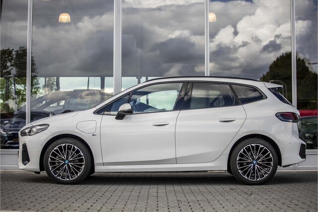 BMW 2-SERIE Active Tourer 225e xDrive | M-Sport | Pano | Head-up | 19"