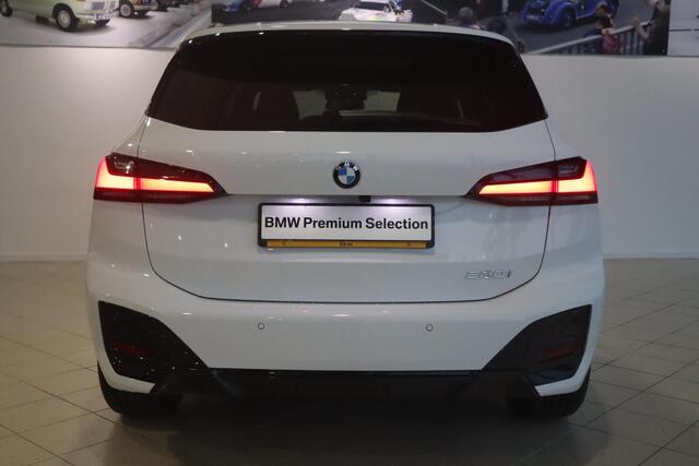 BMW 2-SERIE Active Tourer 220i M-sportpakket | Premium Pack | Travel Pack | Elektr. Trekhaak