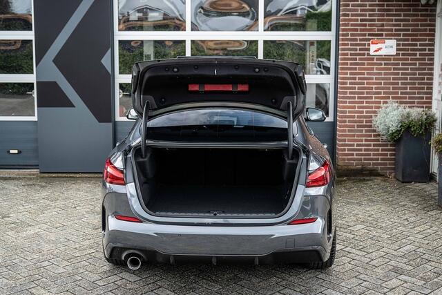 BMW 2-SERIE 218 218i High Executive | M-Sport | Panorama | Memory | Cruise | Keyless | Trekhaak | Elek. stoelbediening | 18' inch |