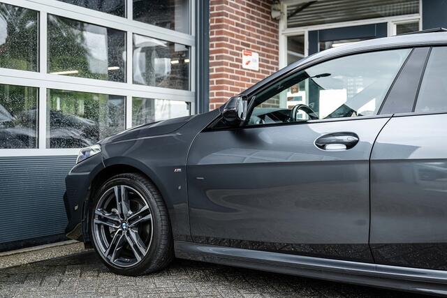 BMW 2-SERIE 218 218i High Executive | M-Sport | Panorama | Memory | Cruise | Keyless | Trekhaak | Elek. stoelbediening | 18' inch |