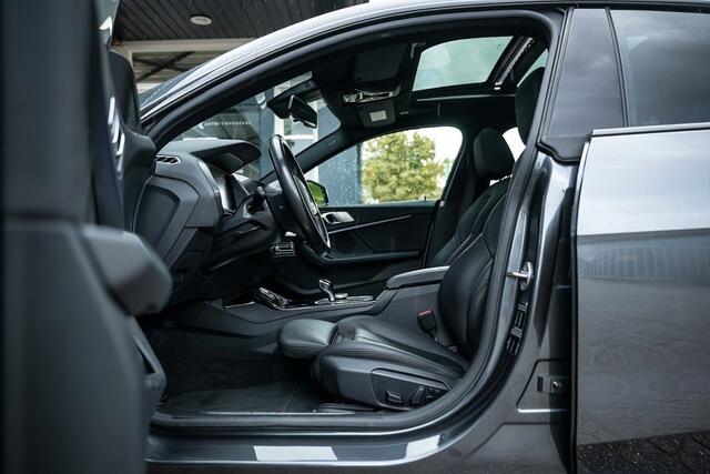 BMW 2-SERIE 218 218i High Executive | M-Sport | Panorama | Memory | Cruise | Keyless | Trekhaak | Elek. stoelbediening | 18' inch |