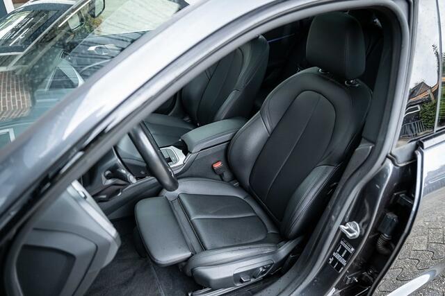 BMW 2-SERIE 218 218i High Executive | M-Sport | Panorama | Memory | Cruise | Keyless | Trekhaak | Elek. stoelbediening | 18' inch |