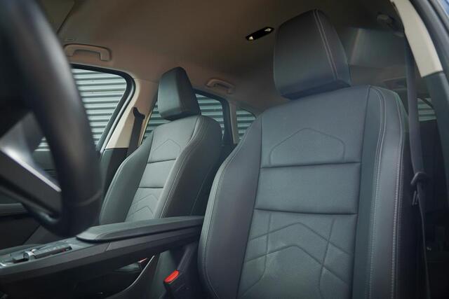 BMW 2-SERIE Active Tourer 220i / Aut / Navi / Trekhaak Elektrisch / Incl BTW