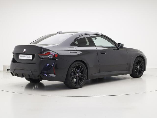 BMW 2-SERIE Coupé 220i Coupe | M-Sport | Camera | 19" | Voorbereiding Driving Assistance | Schuifdak | Harman Kardon