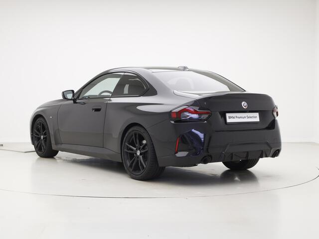 BMW 2-SERIE Coupé 220i Coupe | M-Sport | Camera | 19" | Voorbereiding Driving Assistance | Schuifdak | Harman Kardon