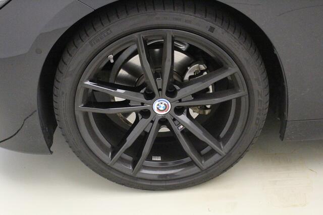 BMW 2-SERIE Coupé 220i Coupe | M-Sport | Camera | 19" | Voorbereiding Driving Assistance | Schuifdak | Harman Kardon