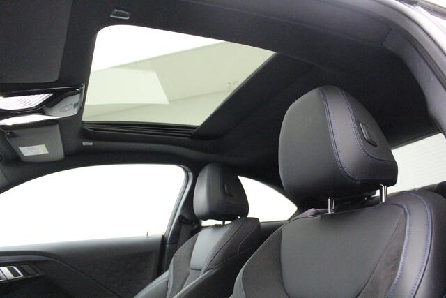 BMW 2-SERIE Coupé 220i Coupe | M-Sport | Camera | 19" | Voorbereiding Driving Assistance | Schuifdak | Harman Kardon