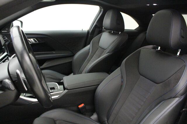 BMW 2-SERIE Coupé 220i Coupe | M-Sport | Camera | 19" | Voorbereiding Driving Assistance | Schuifdak | Harman Kardon