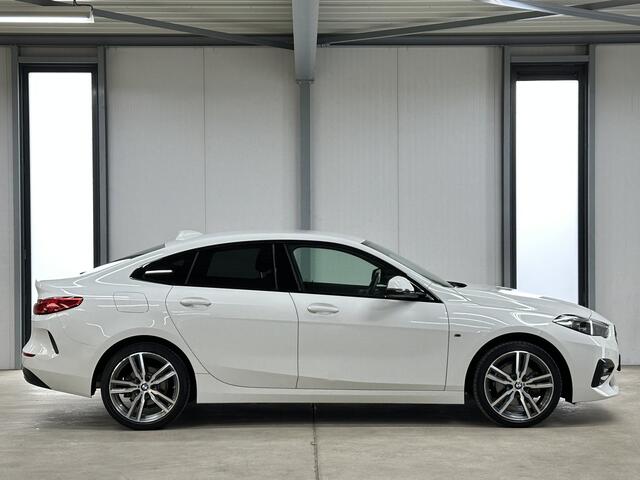 BMW 2-SERIE Gran Coupé 218i Executive 140pk | Stoelverwarming | 18 inch | PDC | Navi