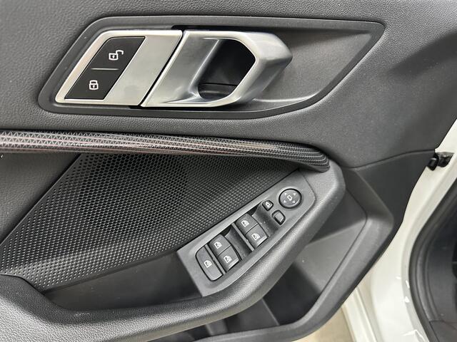 BMW 2-SERIE Gran Coupé 218i Executive 140pk | Stoelverwarming | 18 inch | PDC | Navi