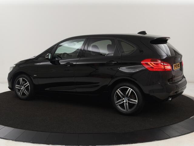 BMW 2-SERIE Active Tourer 218i Sport Line | Stoelverwarming | Full LED | Sportstoelen | Navigatie | Bluetooth | Park Assist | Climate control | Cruise control