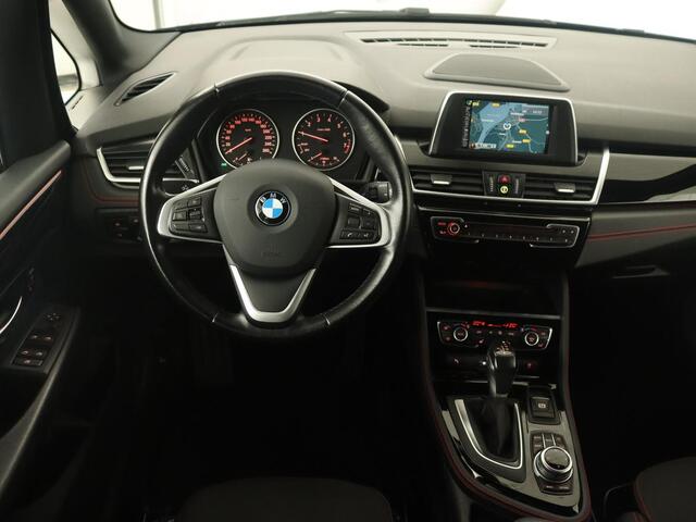 BMW 2-SERIE Active Tourer 218i Sport Line | Stoelverwarming | Full LED | Sportstoelen | Navigatie | Bluetooth | Park Assist | Climate control | Cruise control