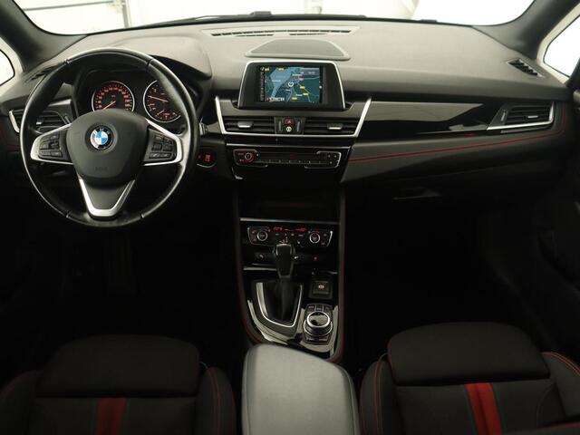 BMW 2-SERIE Active Tourer 218i Sport Line | Stoelverwarming | Full LED | Sportstoelen | Navigatie | Bluetooth | Park Assist | Climate control | Cruise control