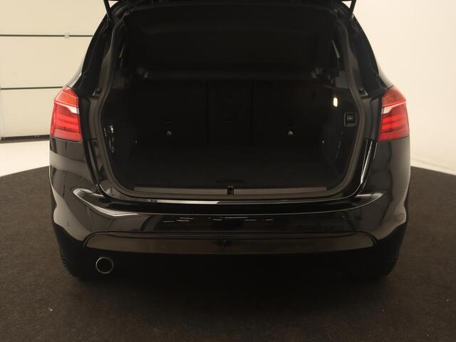 BMW 2-SERIE Active Tourer 218i Sport Line | Stoelverwarming | Full LED | Sportstoelen | Navigatie | Bluetooth | Park Assist | Climate control | Cruise control