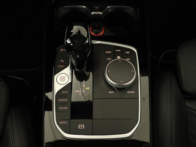 BMW 2-SERIE 218i High Executive | Panoramadak | Sport Line | Leder | Harman/Kardon | Adaptive cruise | Stuurverwarming | Carplay | Camera | Navigatie | Full LED | Park Assist | Sportstoelen | Live Cockpit